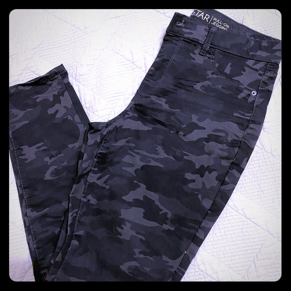 Vanilla Star Camo Jeggings